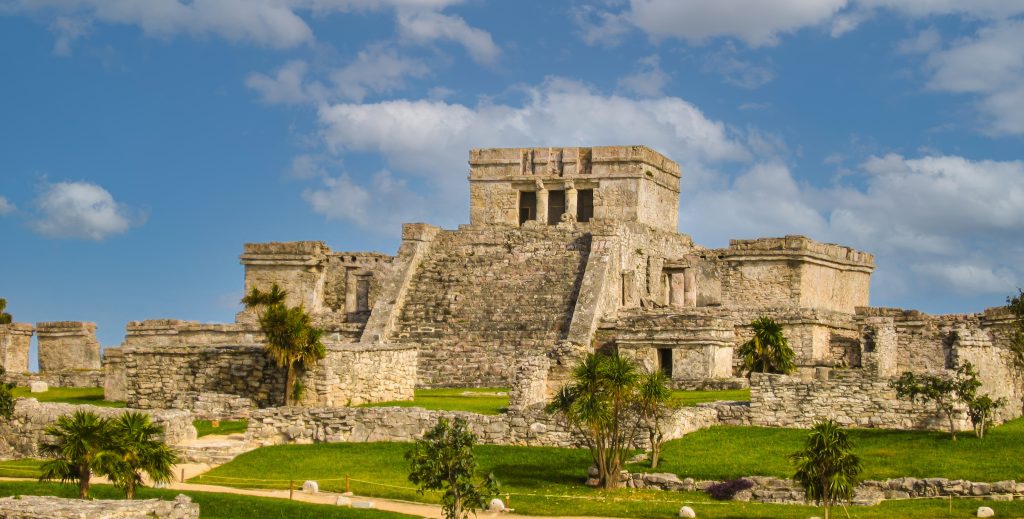 tulum mexico pyramid