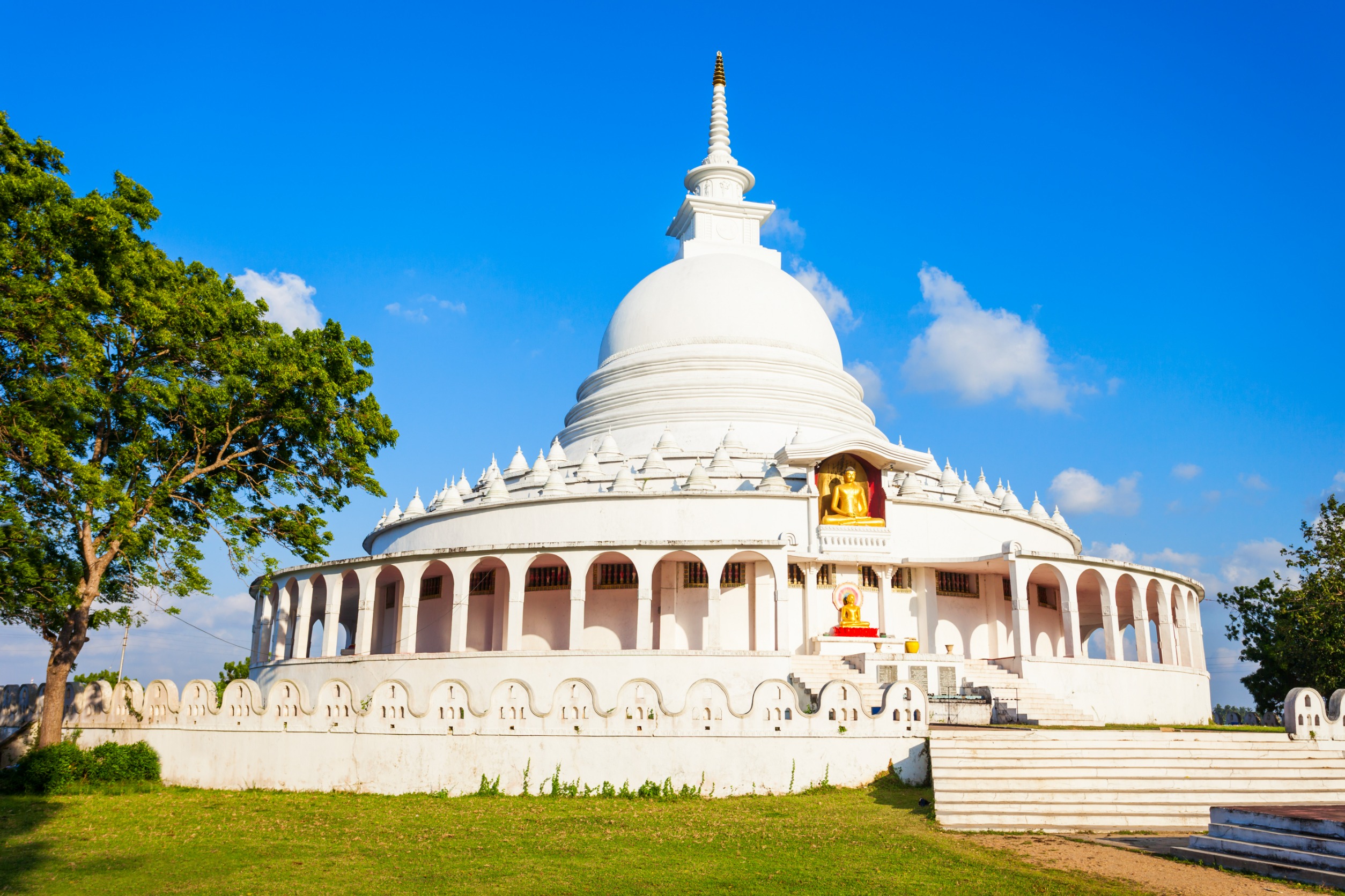 Ampara Peace Pagoda (also known as Ampara Sama Ceitya